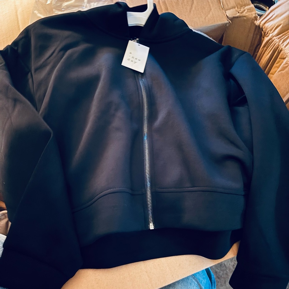 Women’s Black Zip-Up Hoodie Size XL